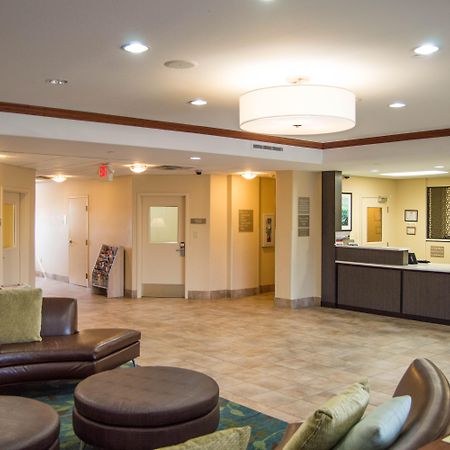 Candlewood Victoria By Ihg Exteriör bild