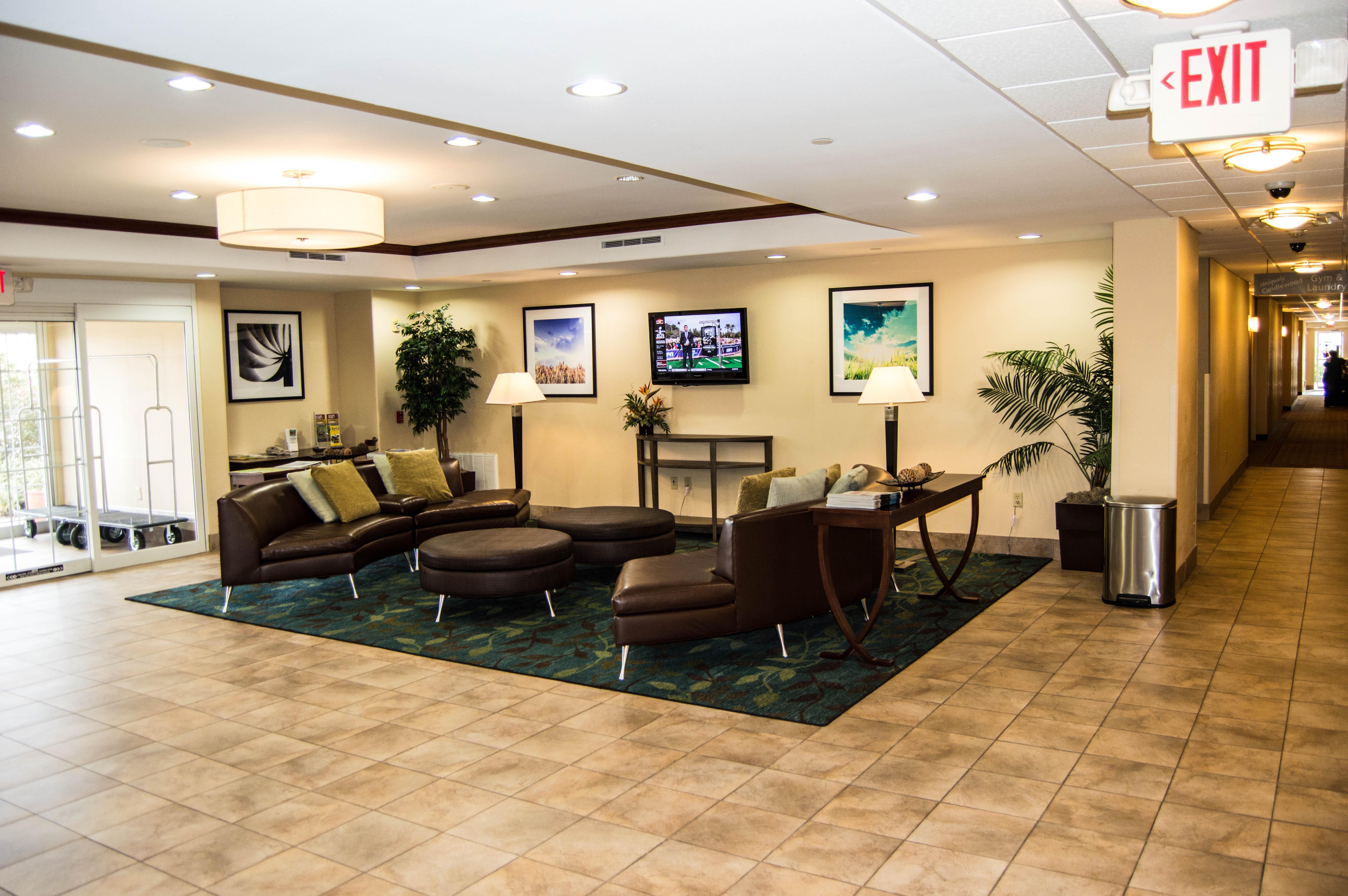 Candlewood Victoria By Ihg Exteriör bild