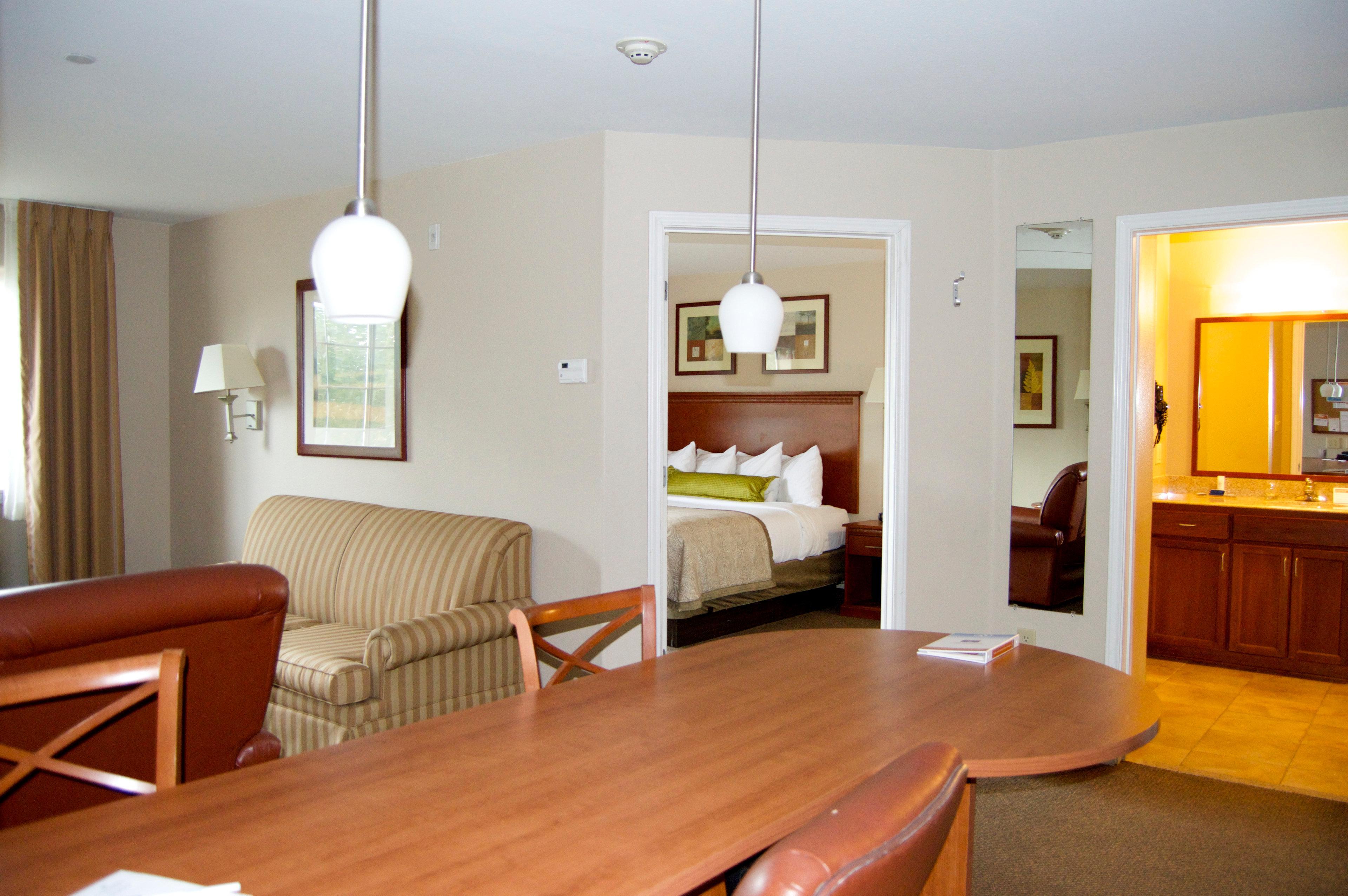 Candlewood Victoria By Ihg Exteriör bild