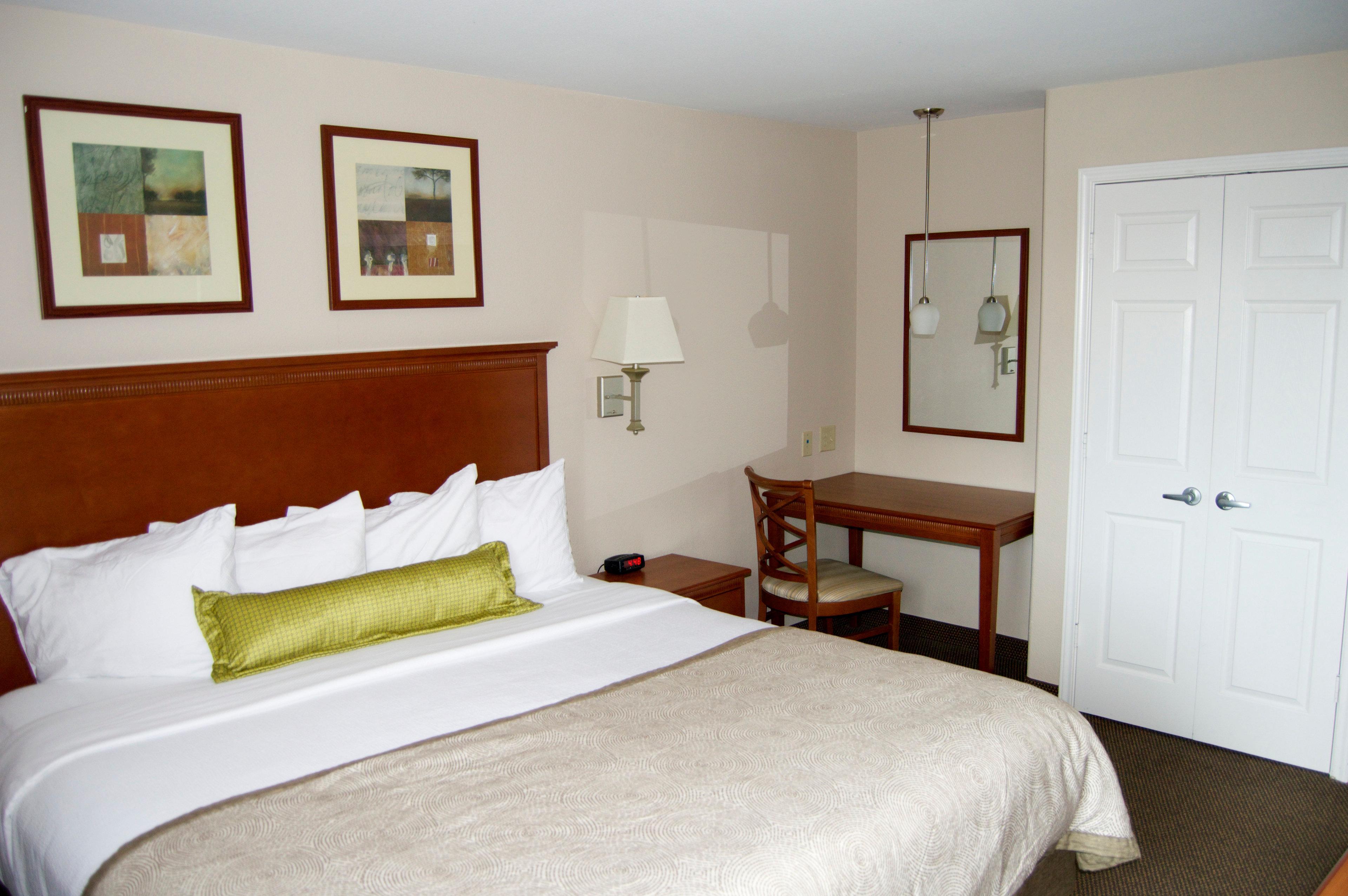 Candlewood Victoria By Ihg Exteriör bild